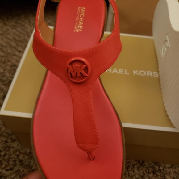 Michael Kors Judy thong sandal - Picture 3 of 8